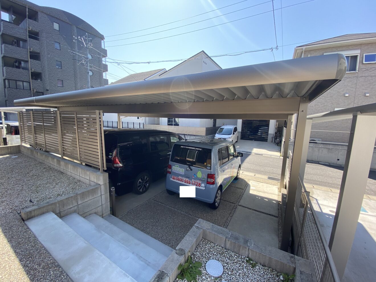 写真：カーポート施工後の駐車場02 - 福田造園の施行事例（愛知県岡崎市）