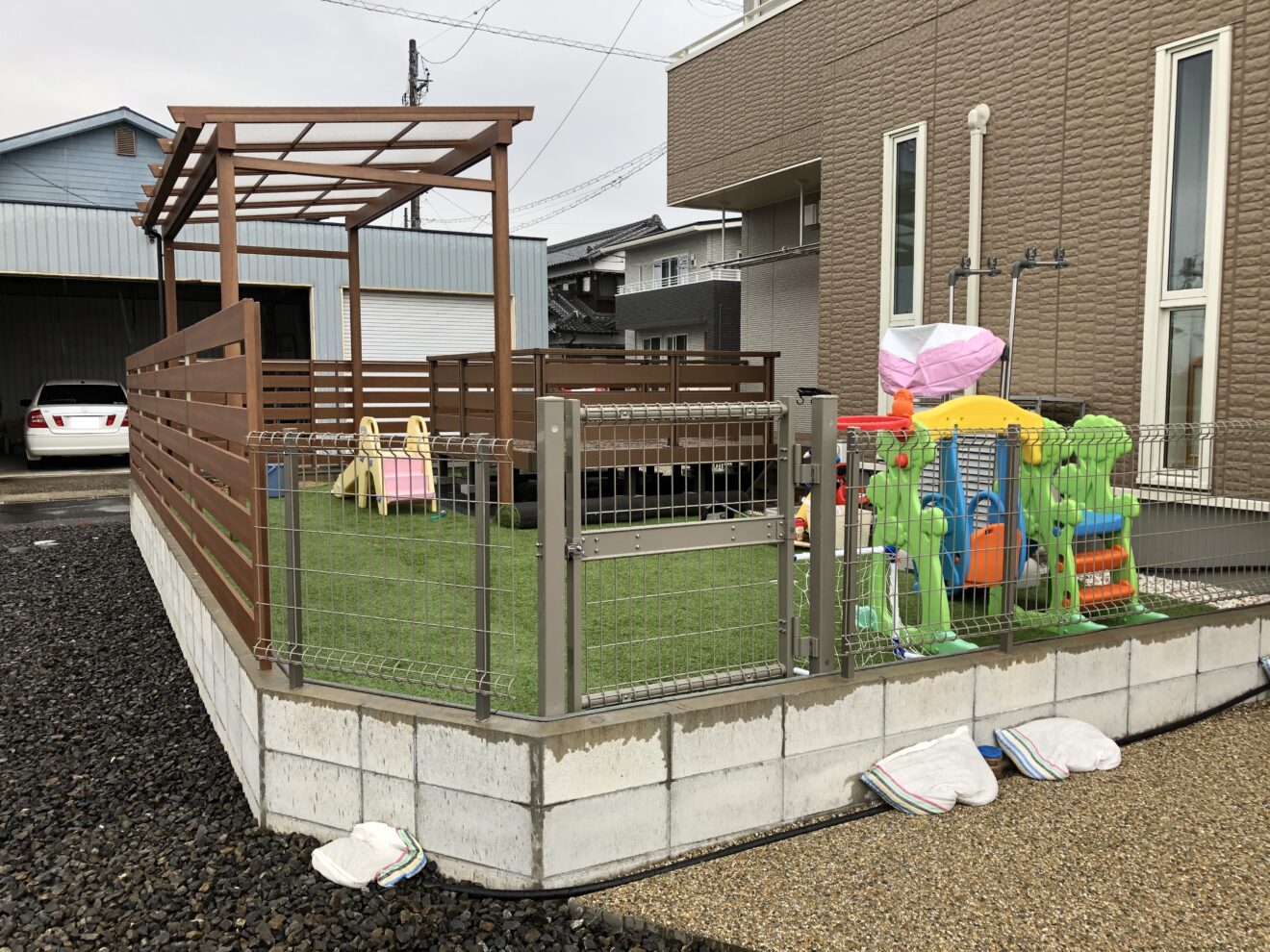 写真：パーゴラ施工後の庭01 - 福田造園の施行事例（愛知県岡崎市）