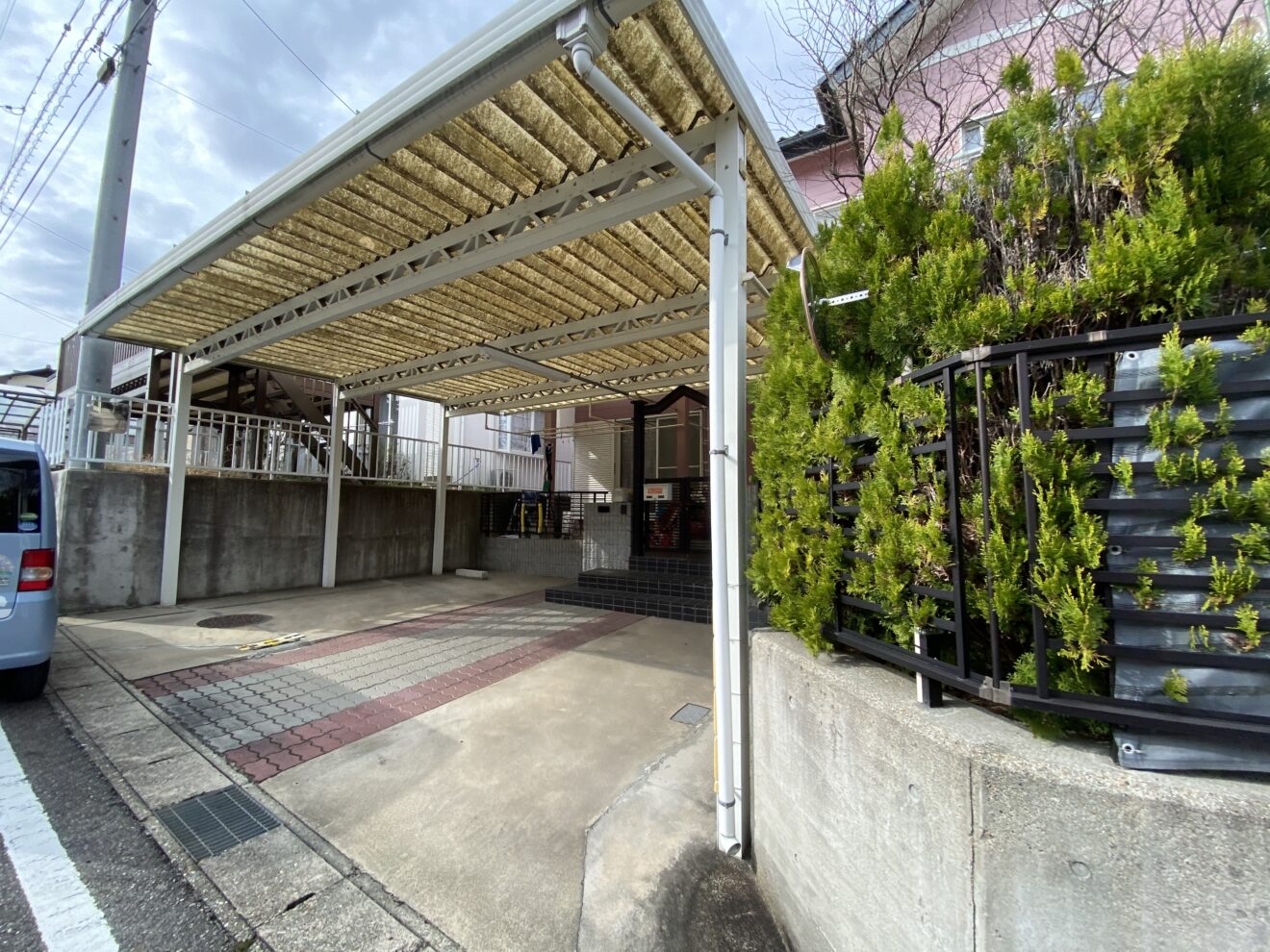 写真：リフォーム前のカーポート - 福田造園の施工事例（愛知県豊田市）