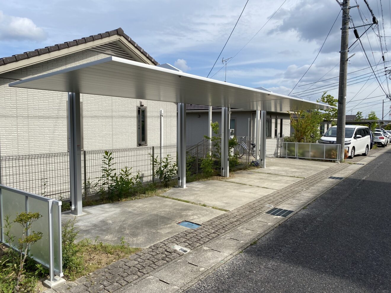 写真：カーポート施工後の駐車場02 - 福田造園の施工事例（愛知県みよし市）