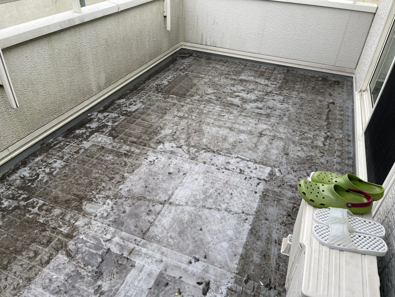 写真：防水工事前のベランダ - 福田造園の施工事例（愛知県日進市）