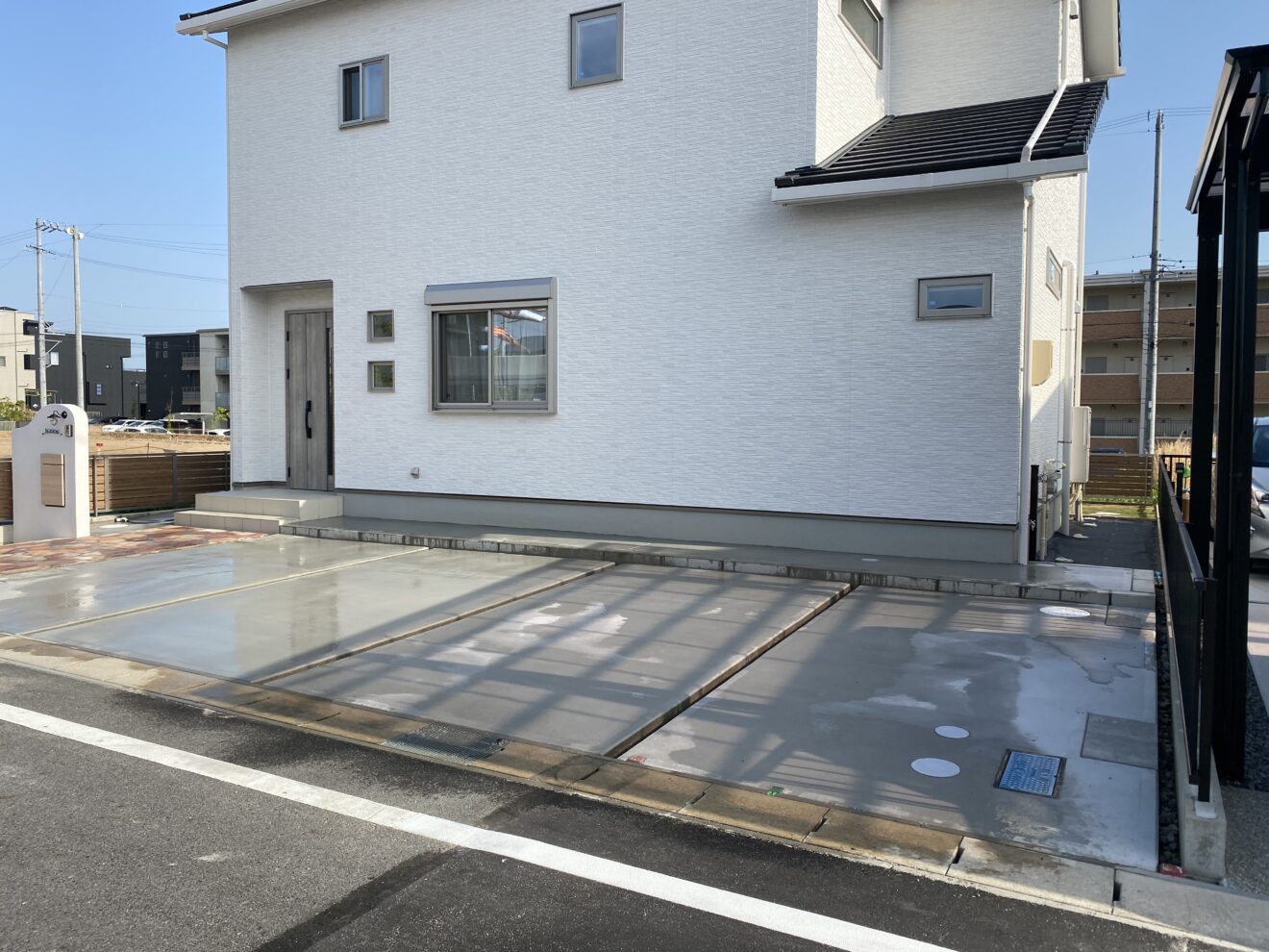 写真：土間コンクリートの駐車場