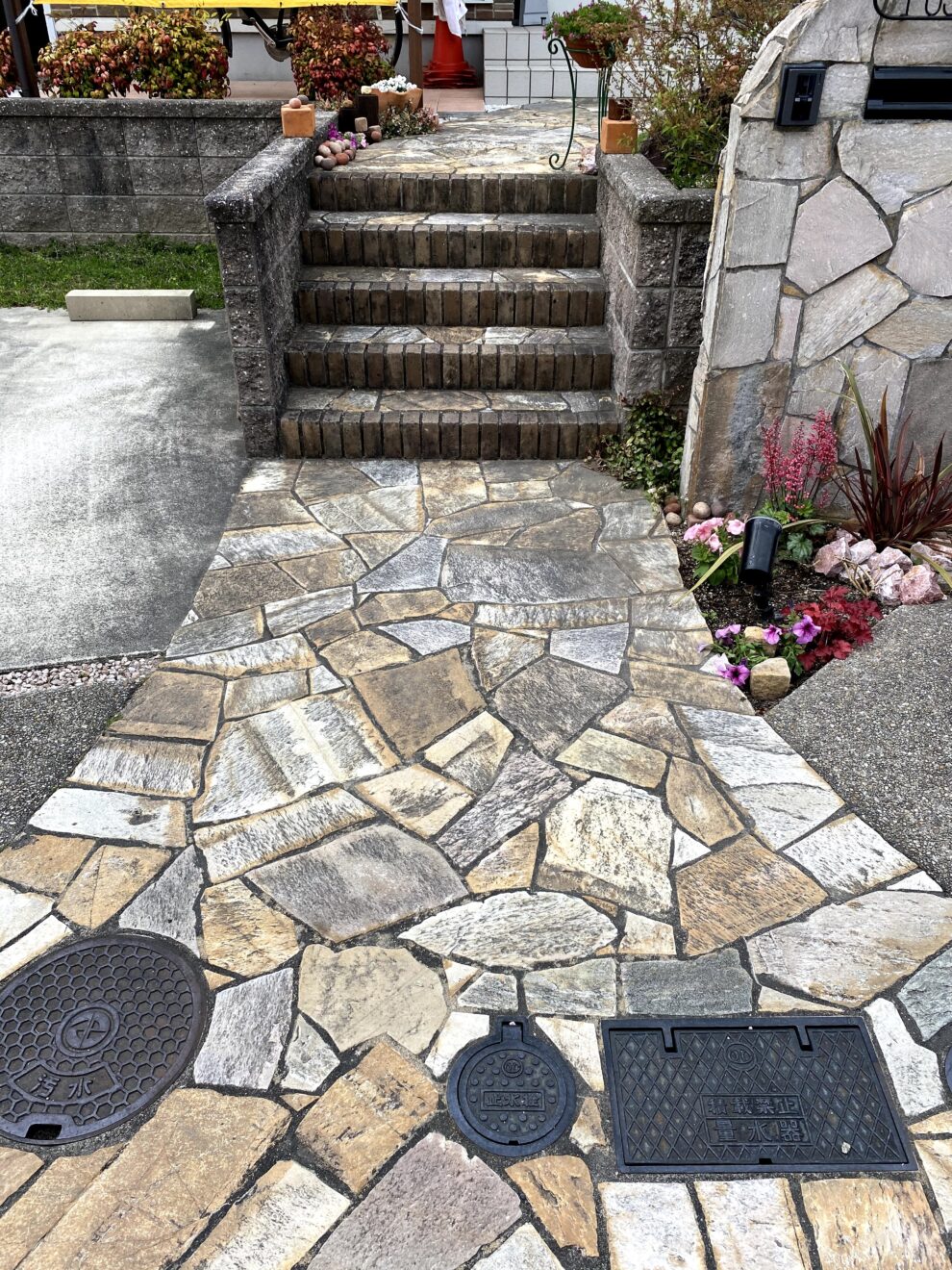 写真：リフォーム前のアプローチ - 福田造園の施工事例（愛知県みよし市）