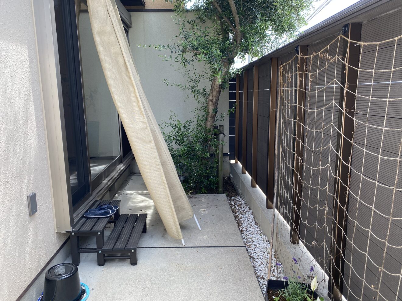 写真：タイルデッキとオーニング施行前の庭01 - 福田造園の施工事例（愛知県豊田市）