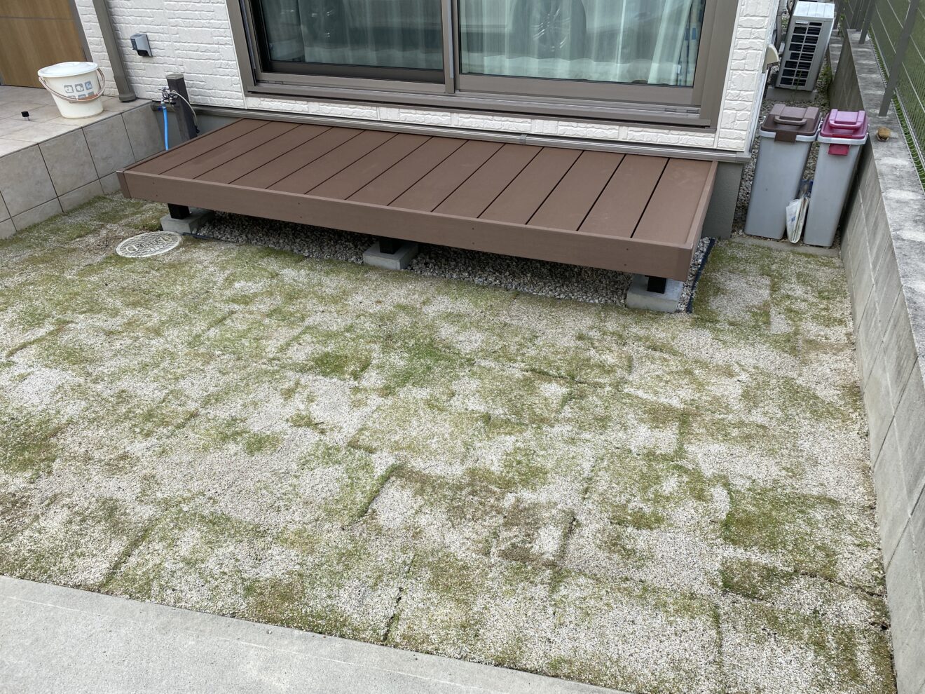 写真：ウッドデッキと天然芝施行後の庭 - 福田造園の施工事例（愛知県豊田市）