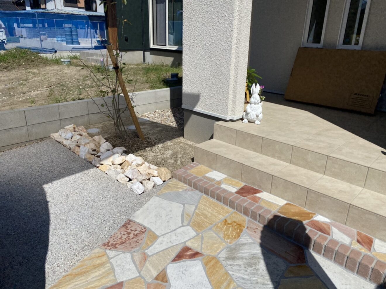 写真：植栽とアプローチ - 福田造園の施工事例（愛知県岡崎市）