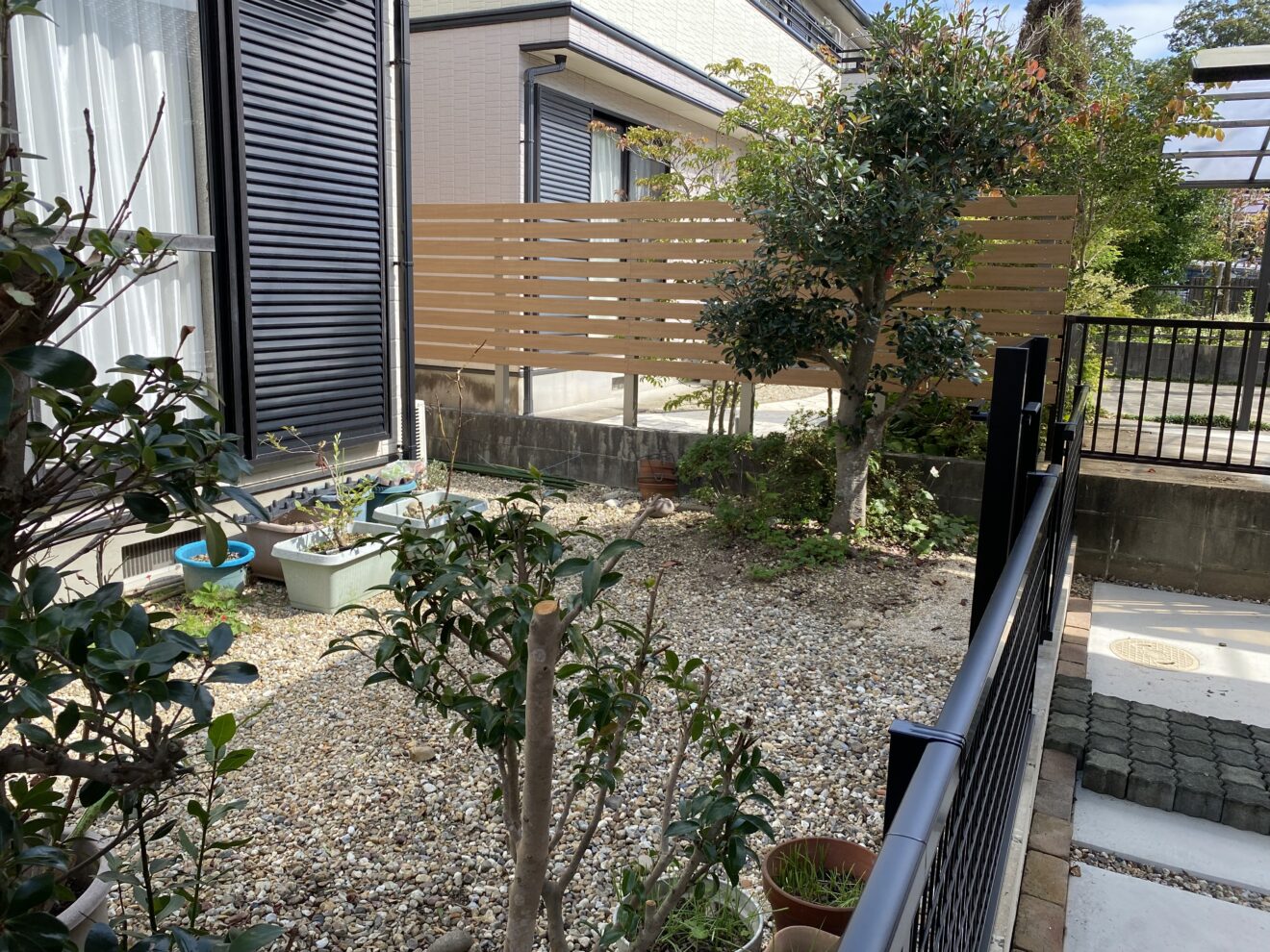 写真：駐車場が拡張された後の庭 - 福田造園の施工事例（愛知県豊田市）