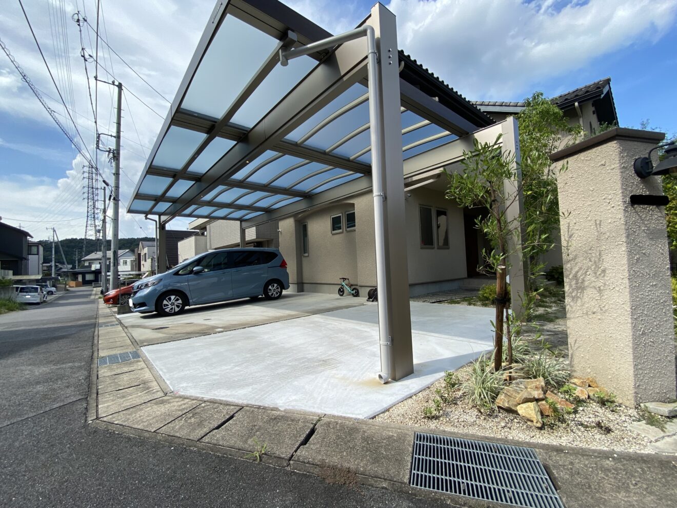 写真：拡張後の駐車場 - 福田造園の施工事例（愛知県豊田市）