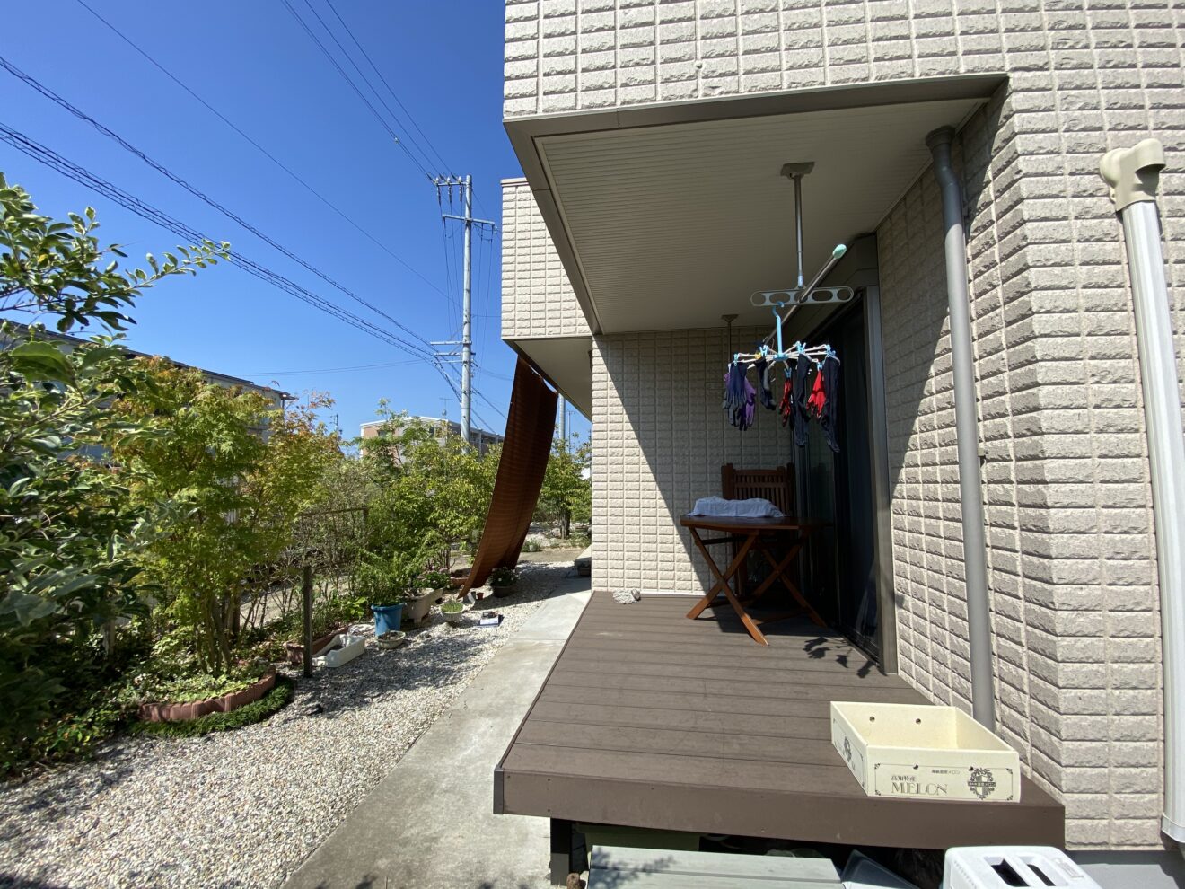 写真：ウッドデッキとオーニングの住宅周り01 - 福田造園の施工事例（愛知県豊田市）