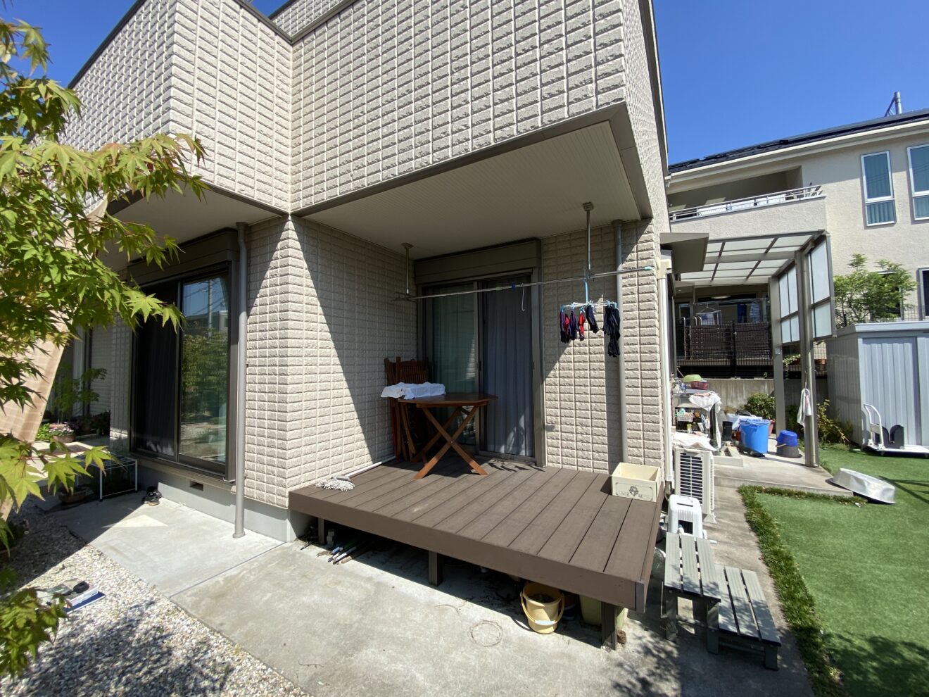 写真：ウッドデッキとオーニング施行前の住宅周り02 - 福田造園の施工事例（愛知県豊田市）