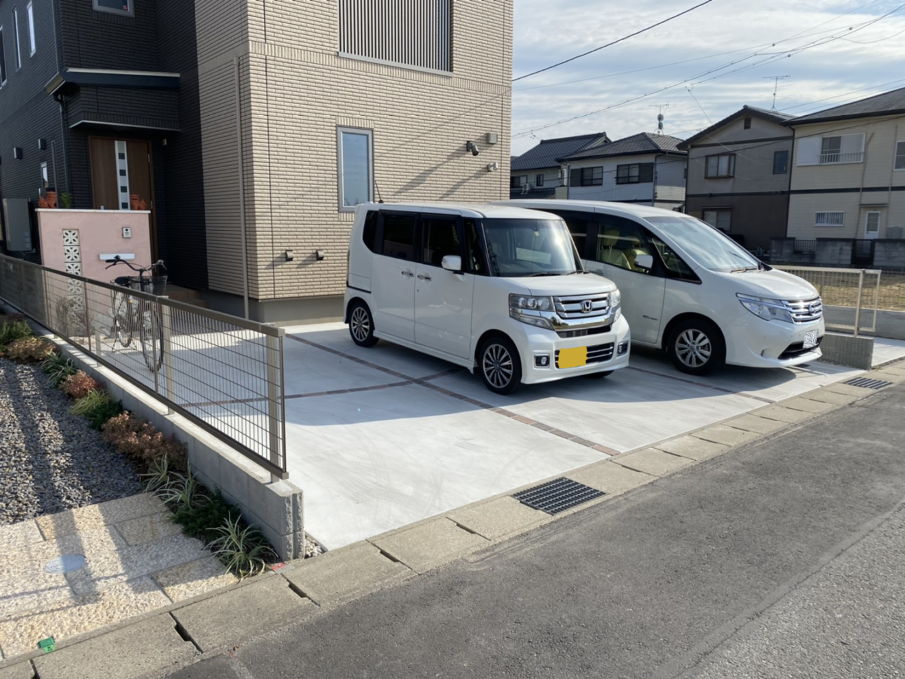 写真：土間コンクリートの駐車場 - 福田造園の施工事例（愛知県岡崎市）