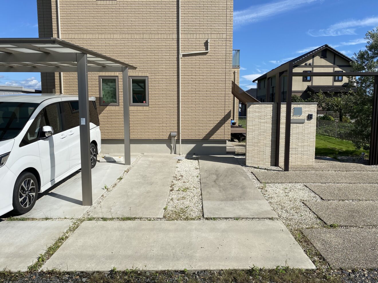 写真：リフォーム前のアプローチ01 - 福田造園の施工事例（愛知県豊田市）