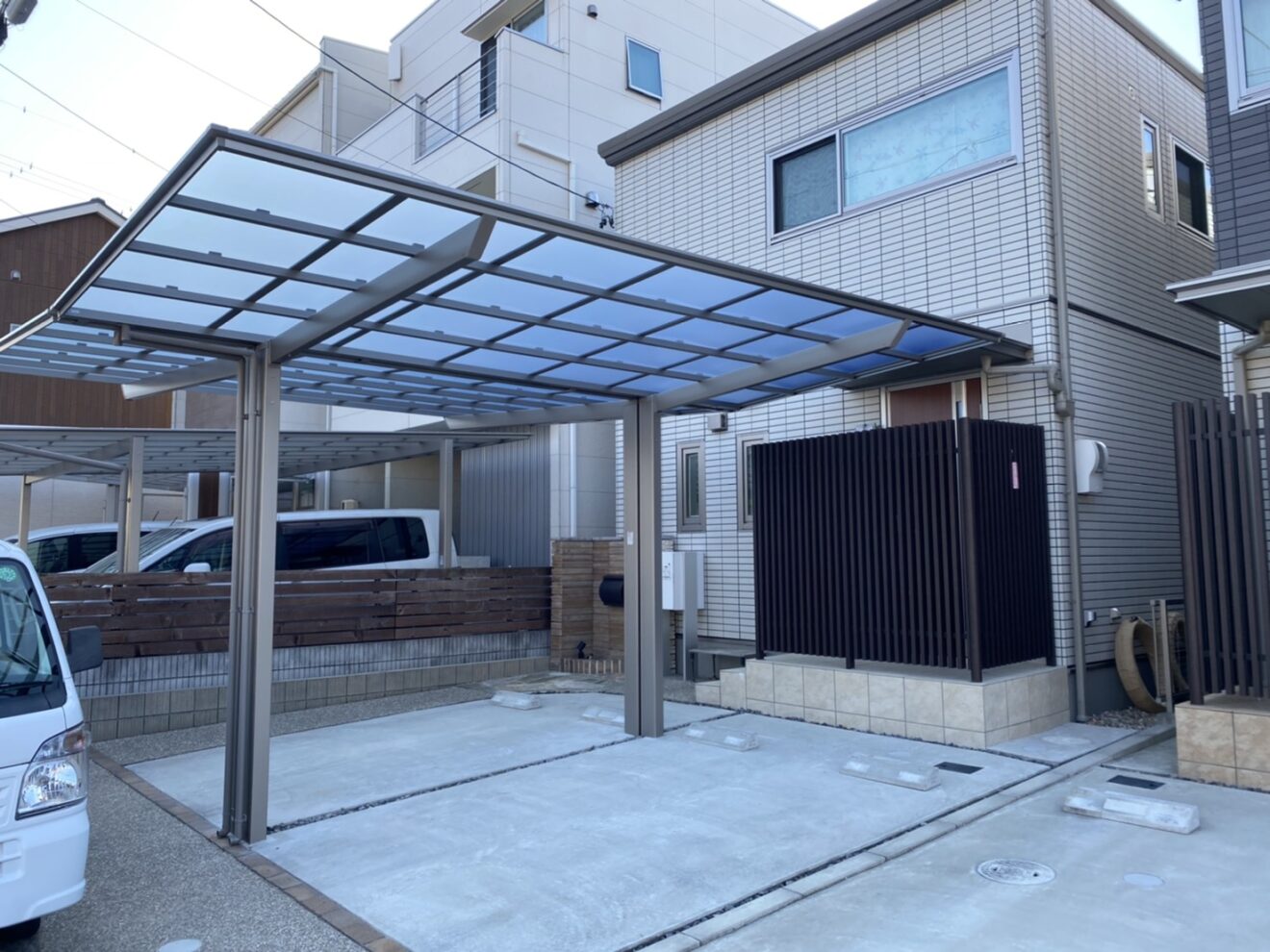 写真：カーポート施行後の駐車場 - 福田造園の施工事例（愛知県岡崎市）