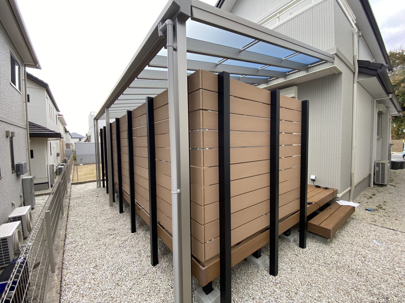 写真：ウッドデッキとテラス屋根施行後の庭02 - 福田造園の施工事例（愛知県豊田市）