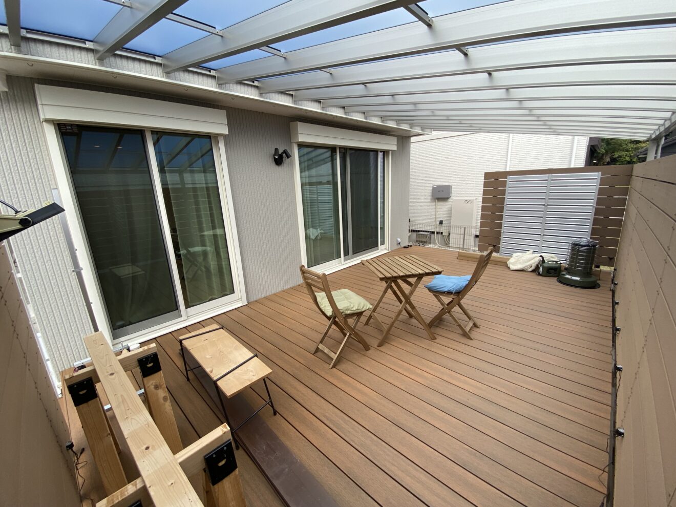 写真：ウッドデッキとテラス屋根施行後の庭01 - 福田造園の施工事例（愛知県豊田市）