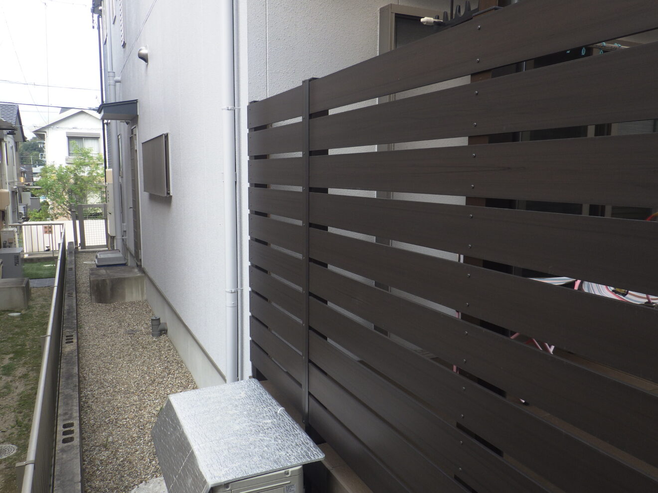 写真：リフォーム後のデッキフェンス - 福田造園の施工事例（愛知県岡崎市）