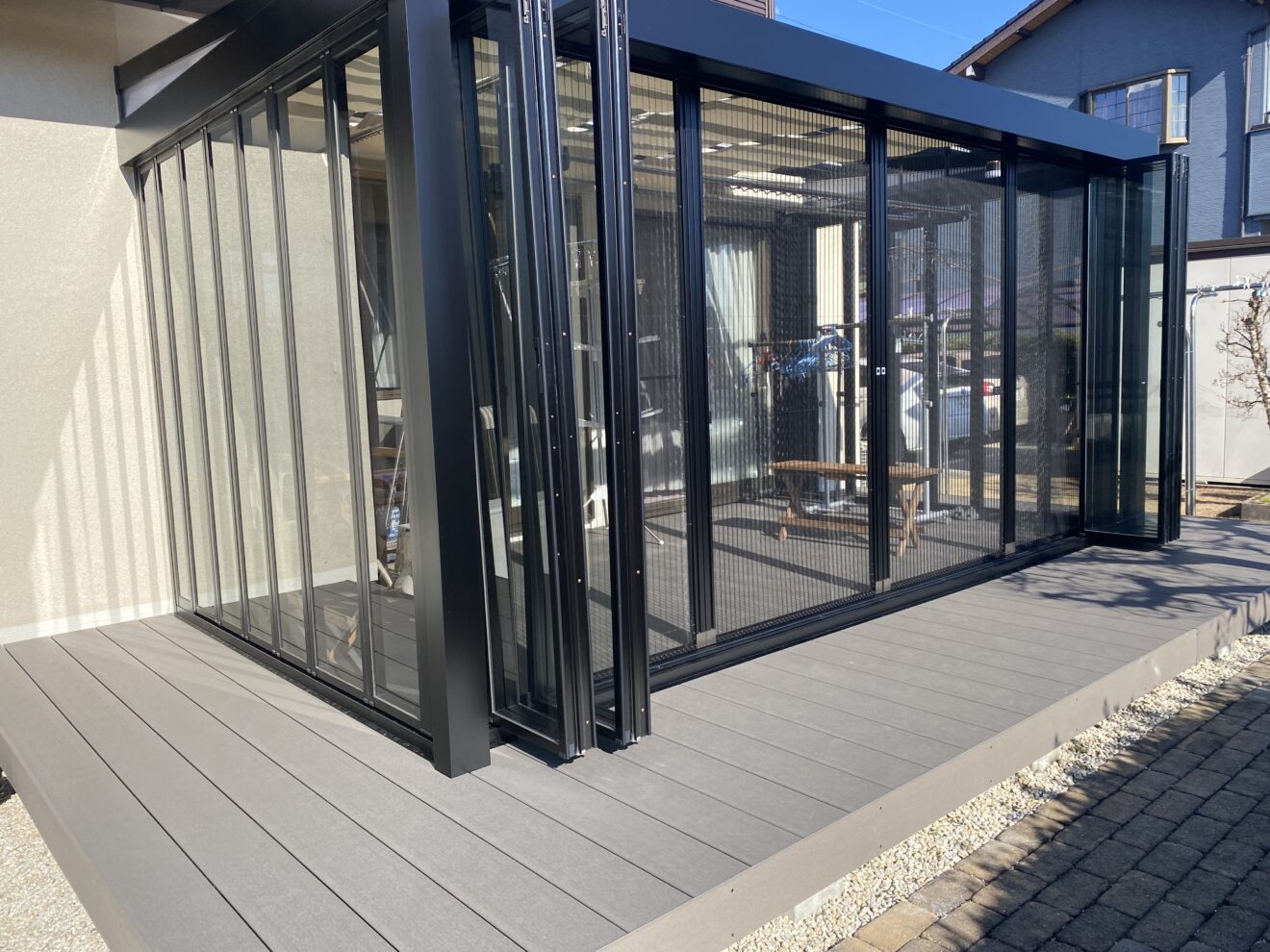 写真：リフォーム後のガーデンルームとウッドデッキ01 - 福田造園の施工事例（愛知県みよし市）