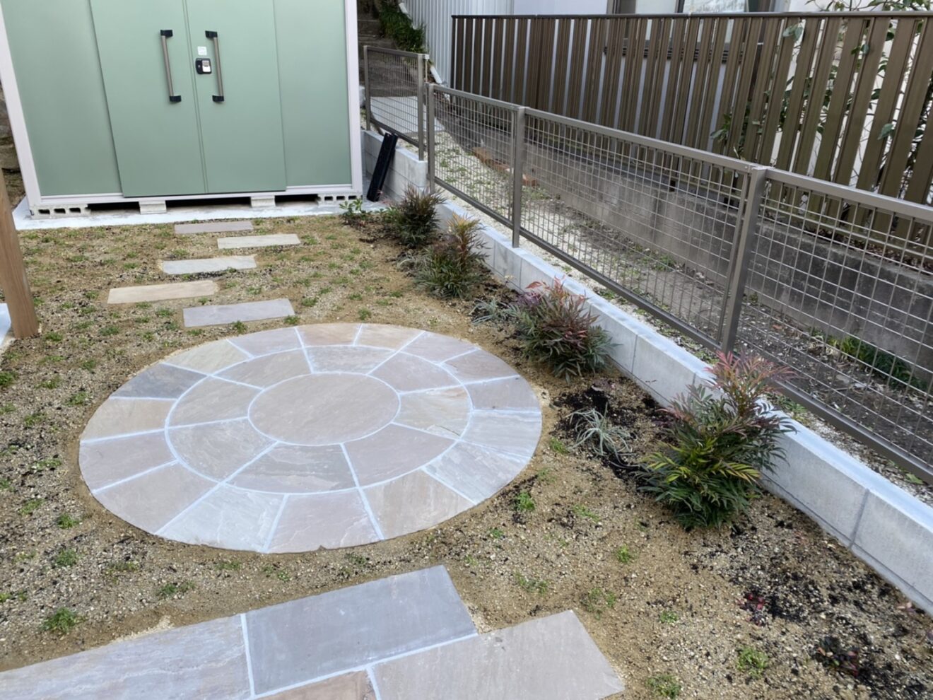 写真：石張り施行後の庭 - 福田造園の施工事例（愛知県岡崎市）