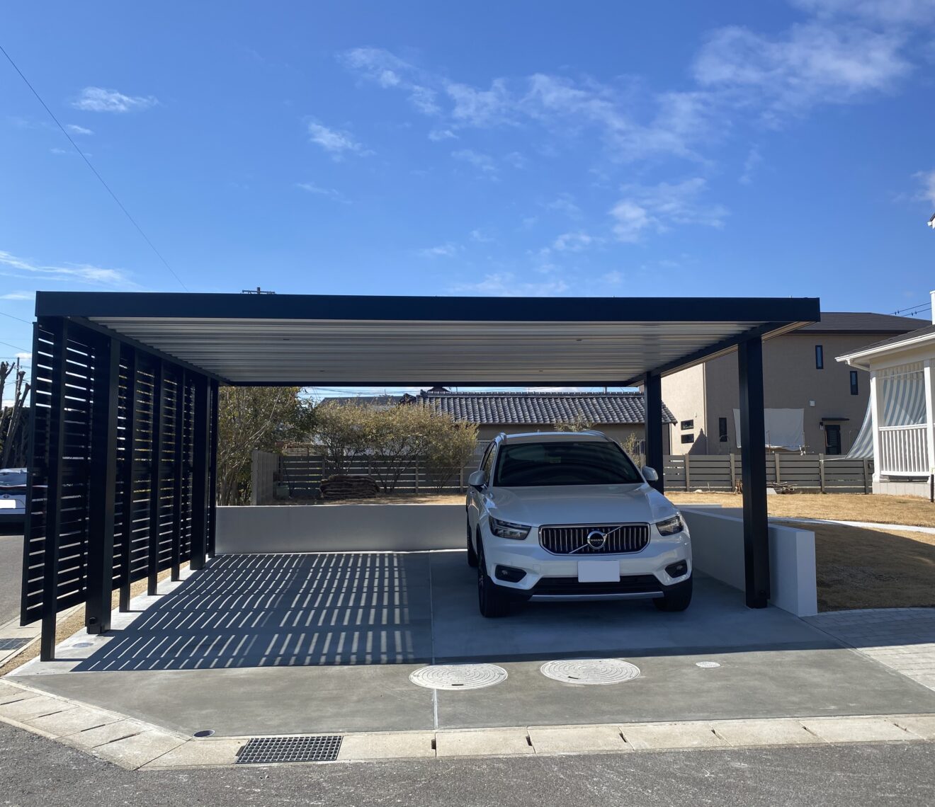 写真：カーポート施行後の駐車場02 - 福田造園の施工事例（愛知県豊田市）