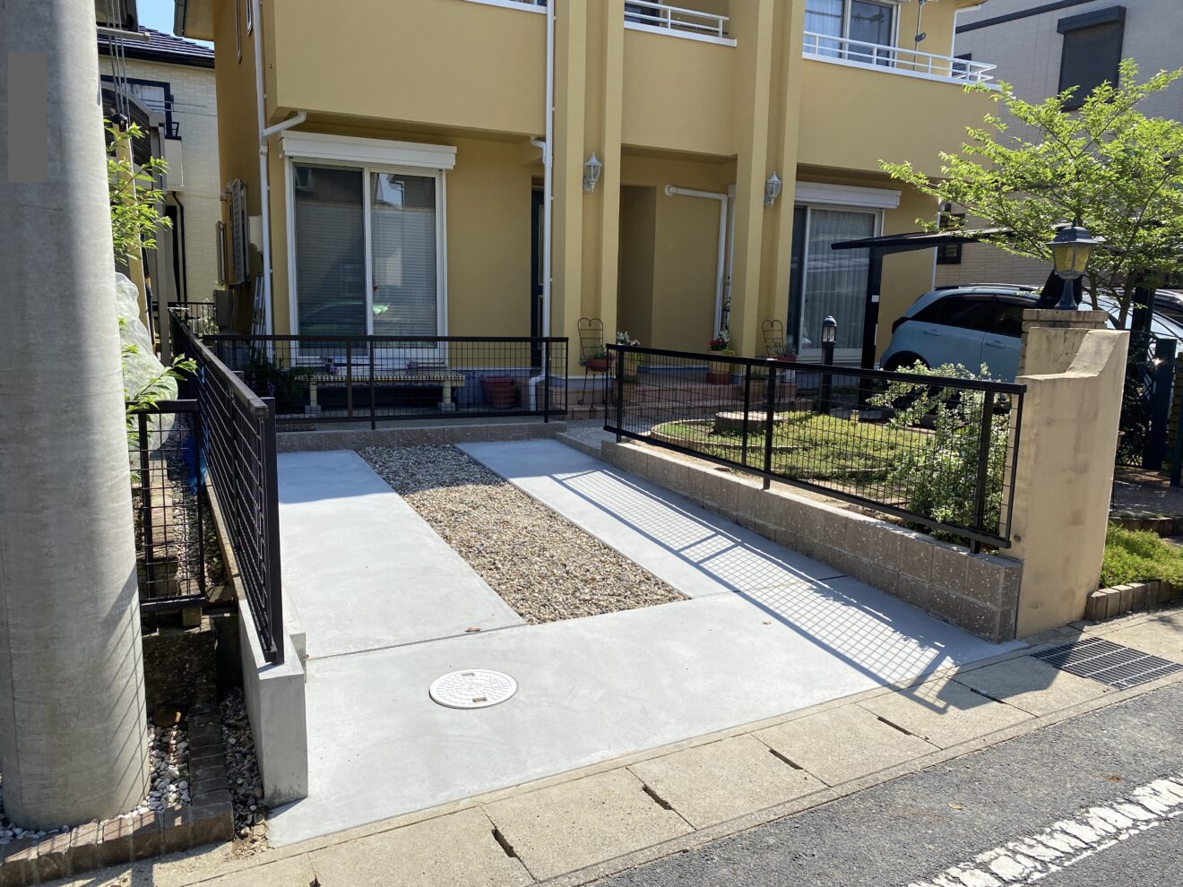 写真：土間コンクリートと豆砂利の駐車場 - 福田造園の施工事例（愛知県みよし市）