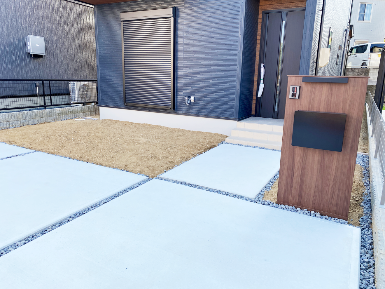 写真：目隠しフェンスと人工芝を施工する前の庭 - 福田造園の施工事例（愛知県豊田市）