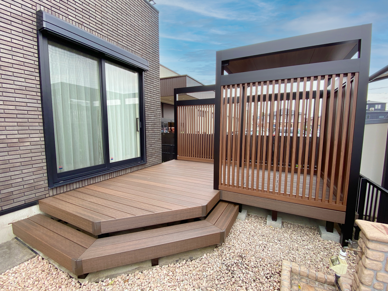 写真：リフォーム後のウッドデッキ