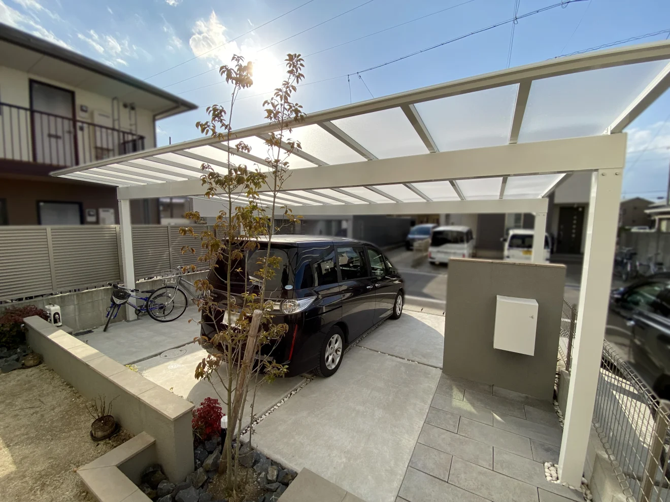 写真：後ろから見たカーポート - 福田造園の施工事例（愛知県安城市）