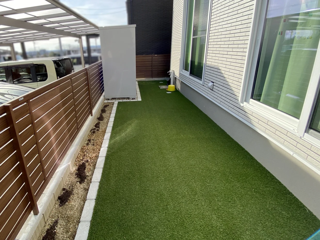 写真：人工芝が敷かれた庭 - 福田造園の施工事例（愛知県豊田市）