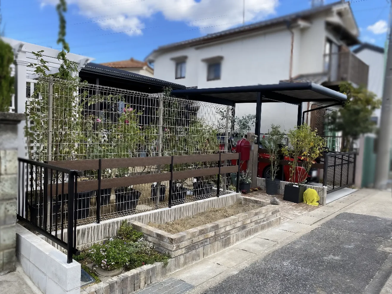 写真：リフォーム後の庭と駐車場02 - 福田造園の施工事例（愛知県名古屋市）