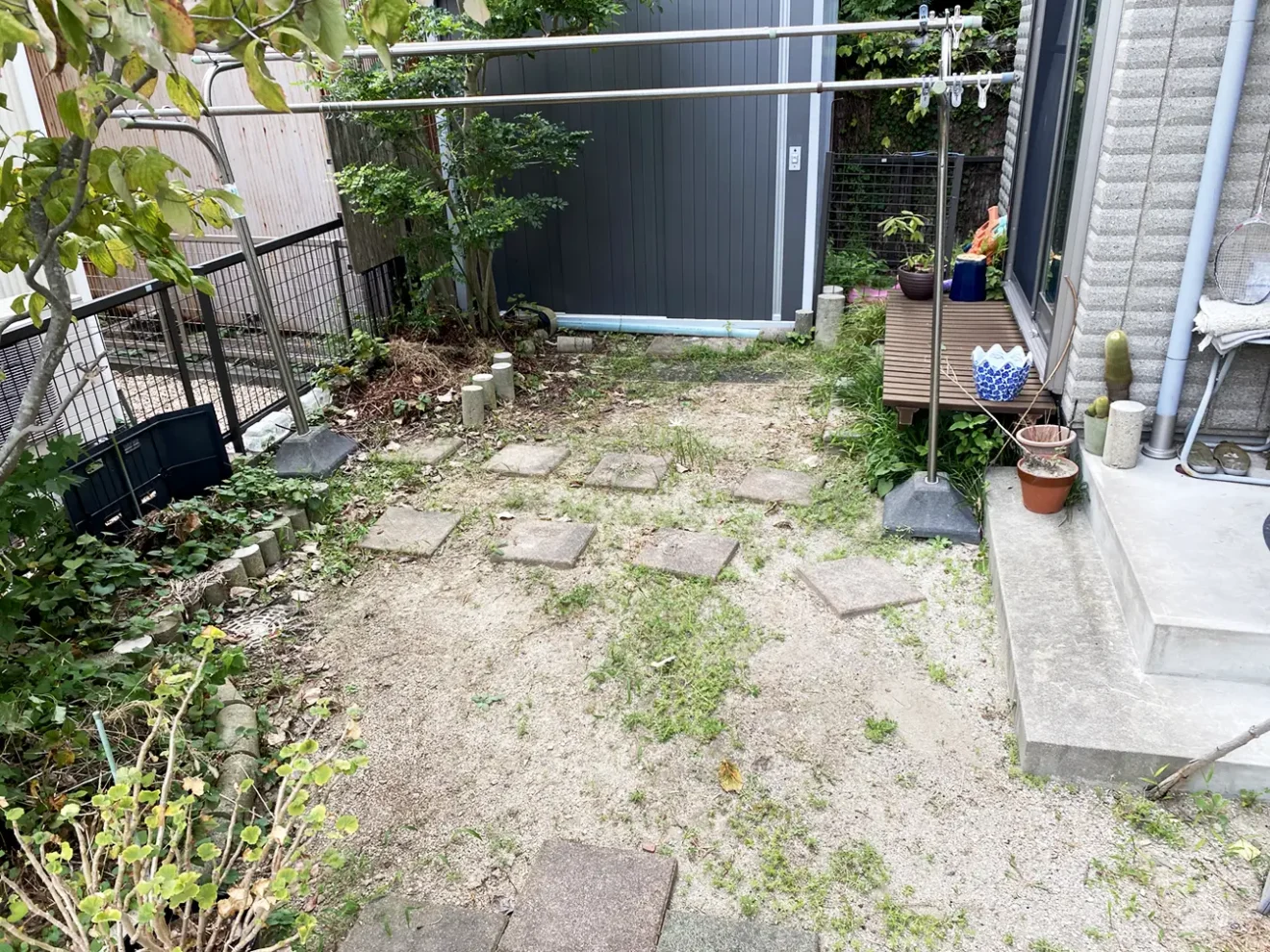 写真：雑草対策前の庭02 - 福田造園の施工事例（愛知県岡崎市）