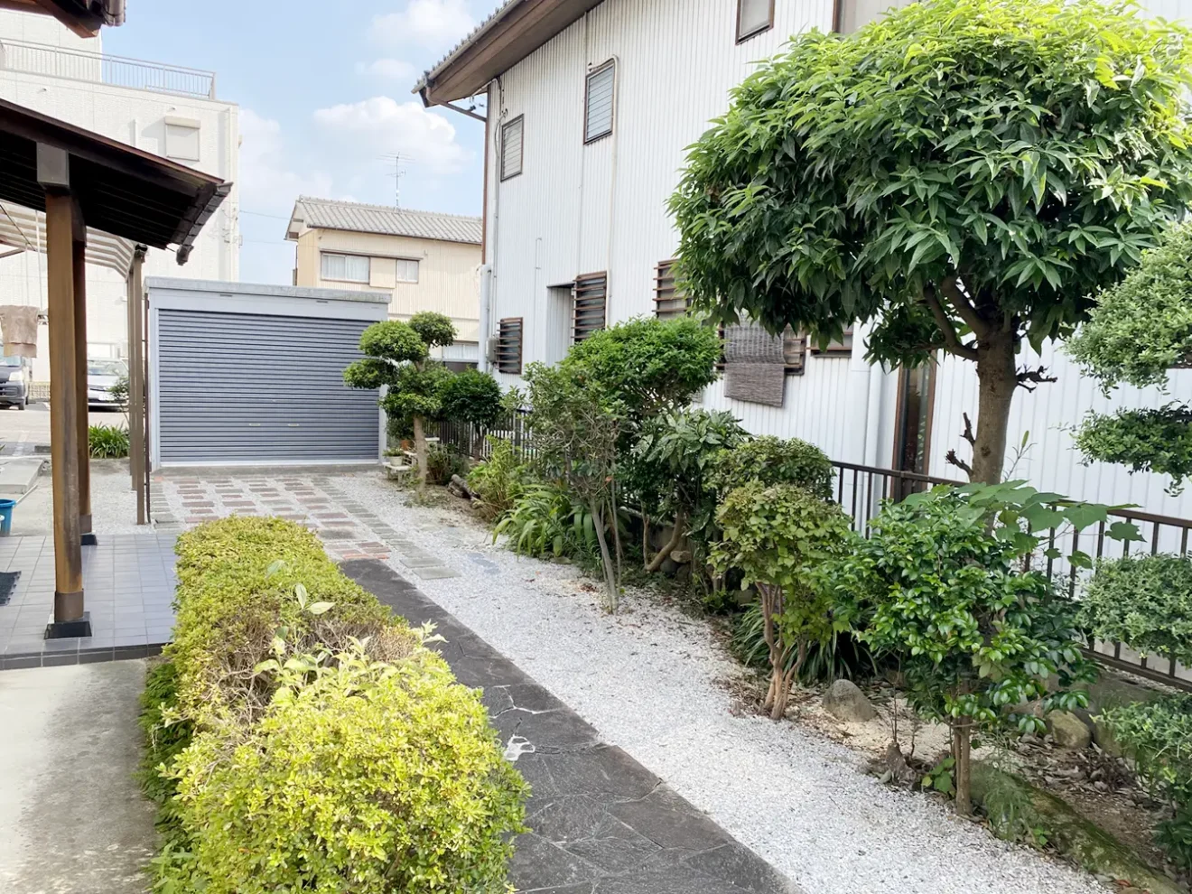 写真：駐車場にリフォームする前の庭 - 福田造園の施工事例（愛知県岡崎市）