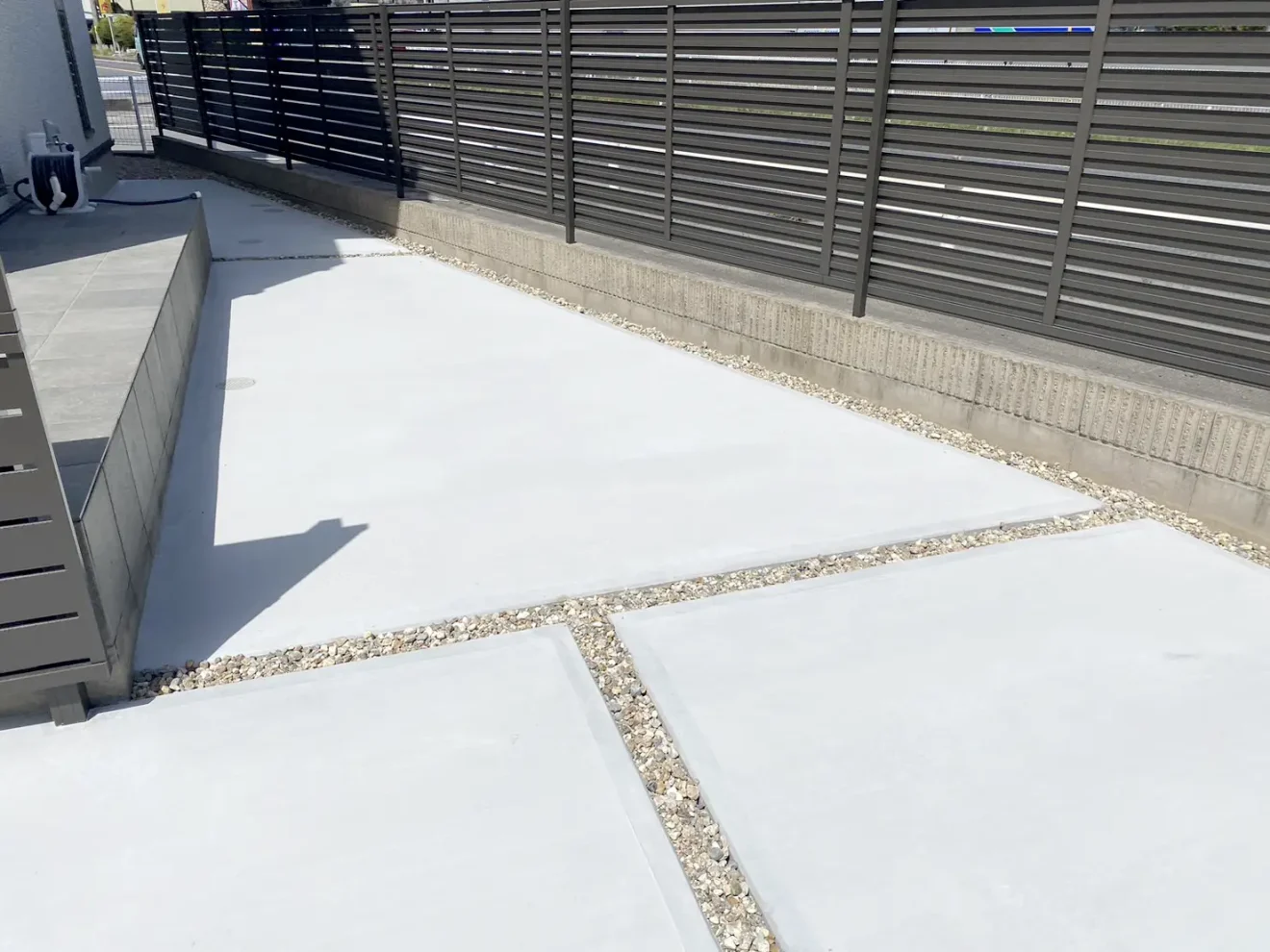 写真：土間打ち施工後の住宅周り - 福田造園の施工事例（愛知県安城市）