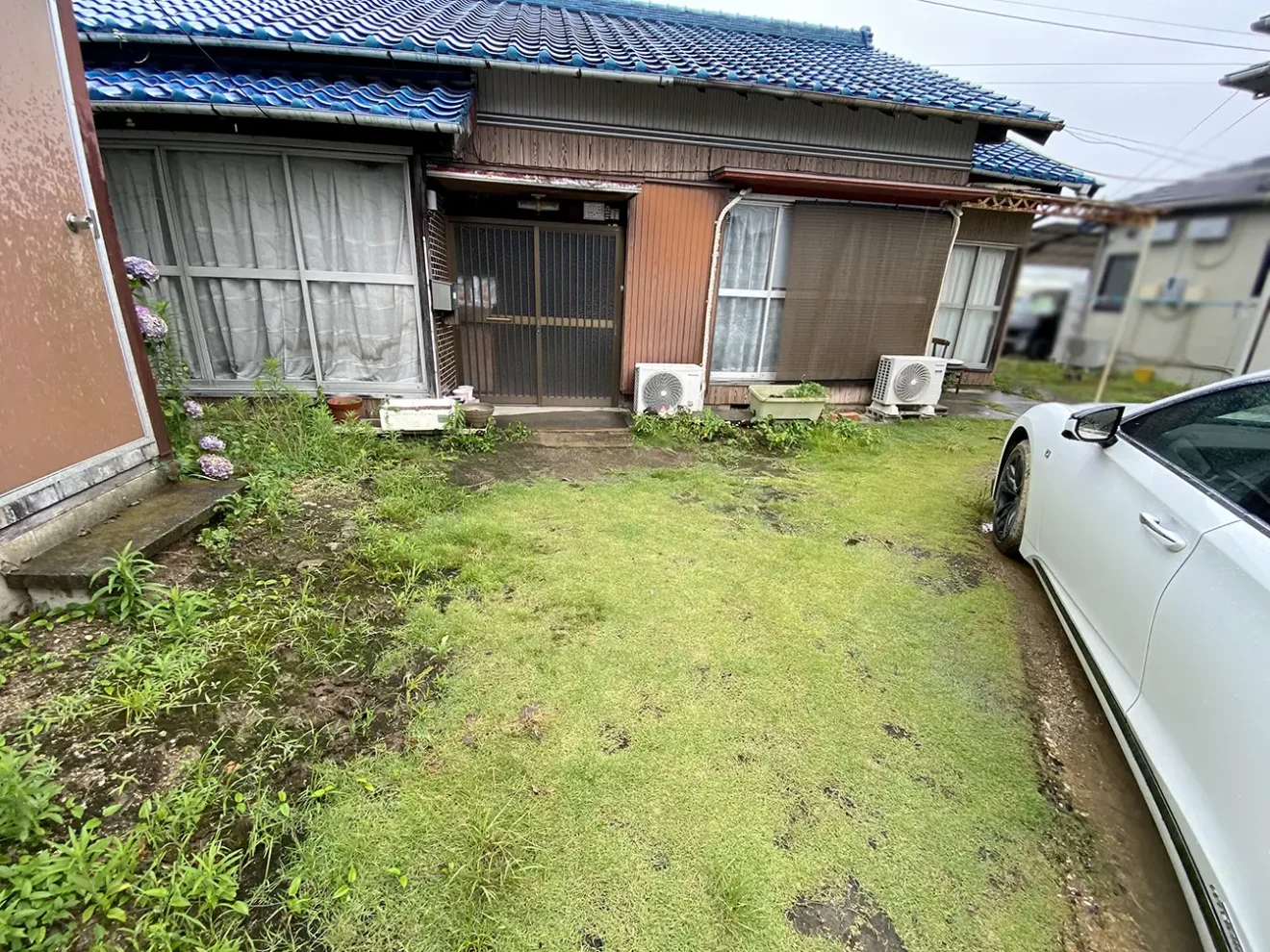 写真：リフォーム前の駐車場01 - 福田造園の施工事例（愛知県豊田市）