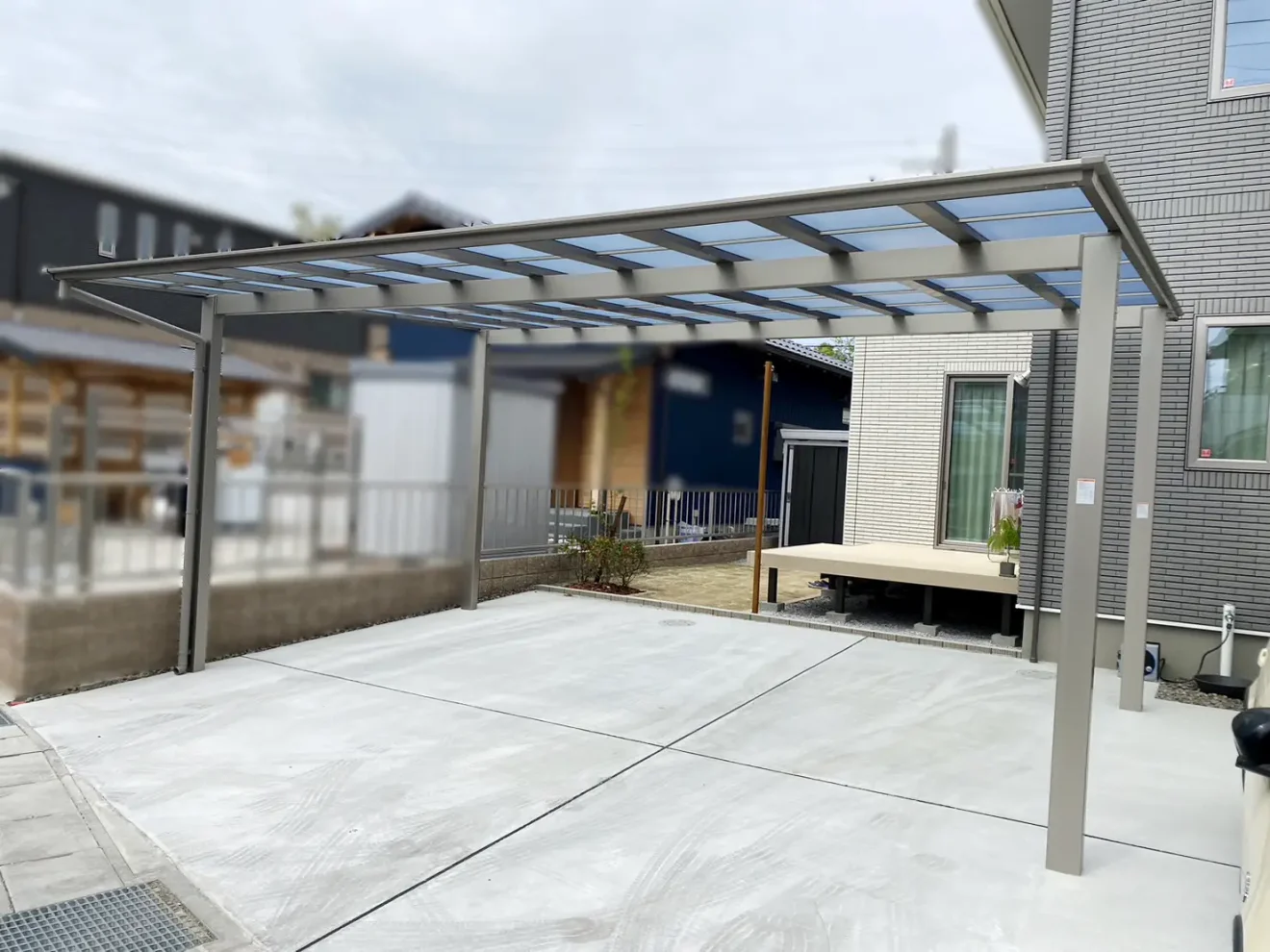 写真：駐車場とカーポート - 福田造園の施工事例（愛知県岡崎市）