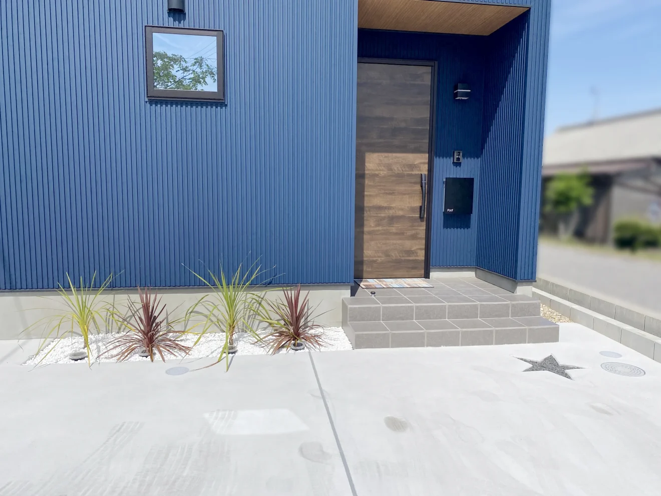 写真：植栽と玄関周り - 福田造園の施工事例（愛知県豊田市）