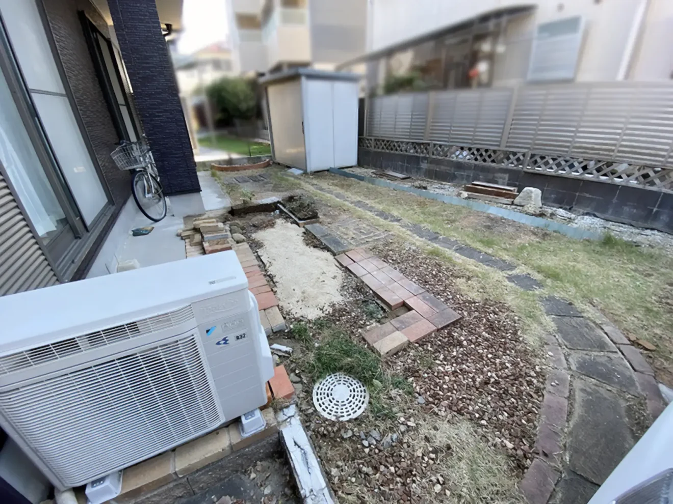 写真：駐車場にリフォームする前の庭02 - 福田造園の施工事例（愛知県岡崎市）