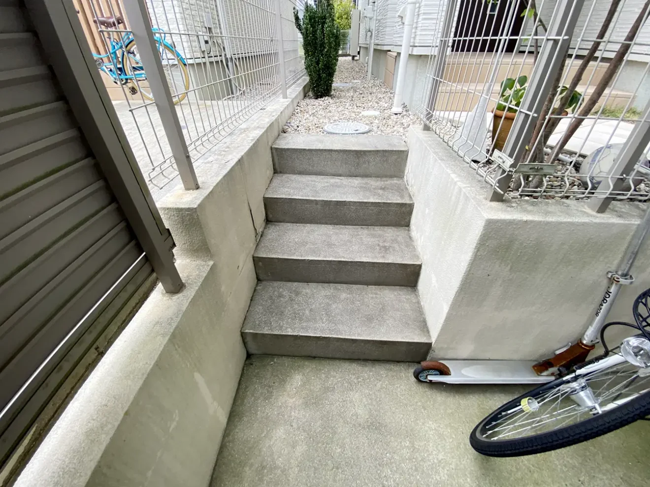 写真：洗浄前の外構ブロック - 福田造園の施工事例（愛知県豊田市）