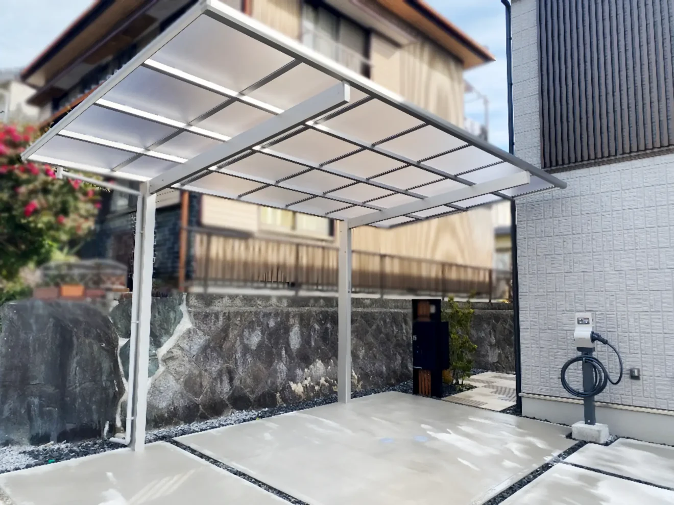 写真：駐車場とカーポート - 福田造園の施工事例（愛知県岡崎市）