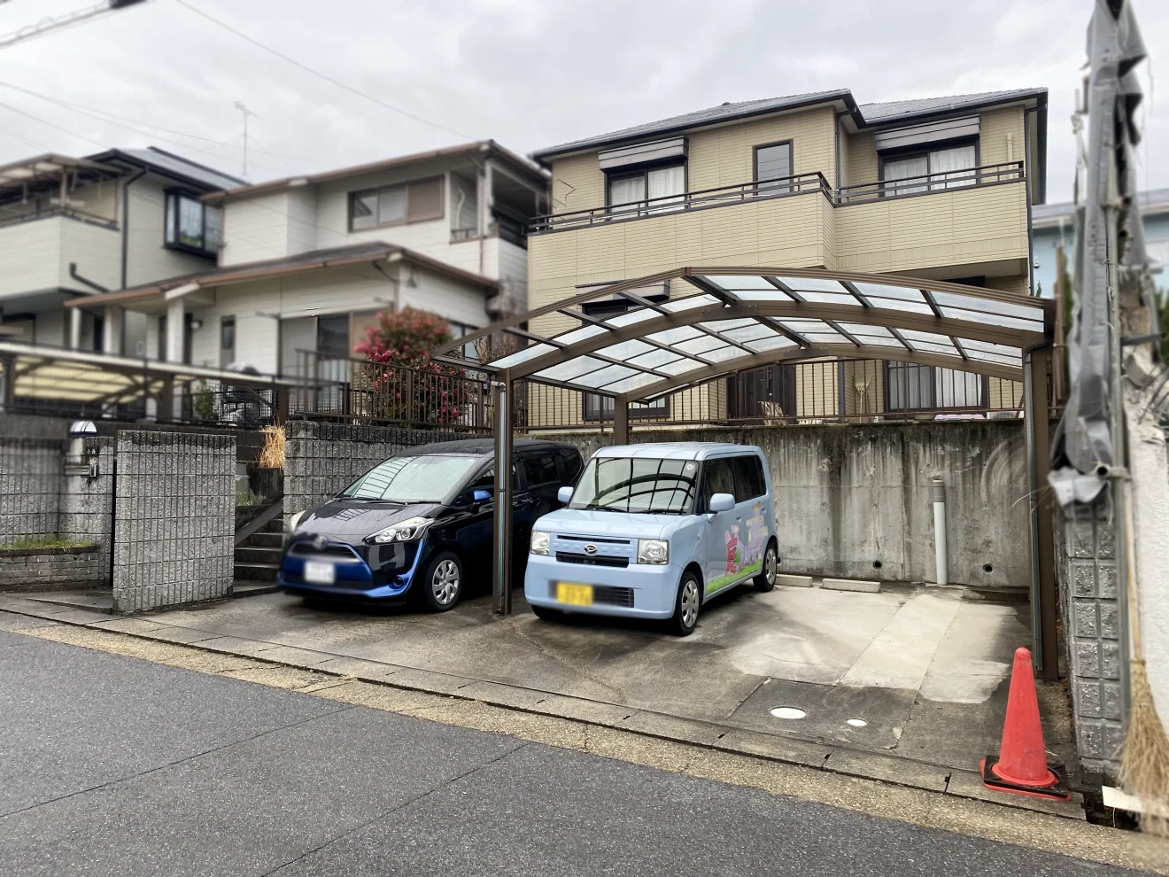 写真：リフォーム前のカーポート - 福田造園の施工事例（愛知県豊田市）