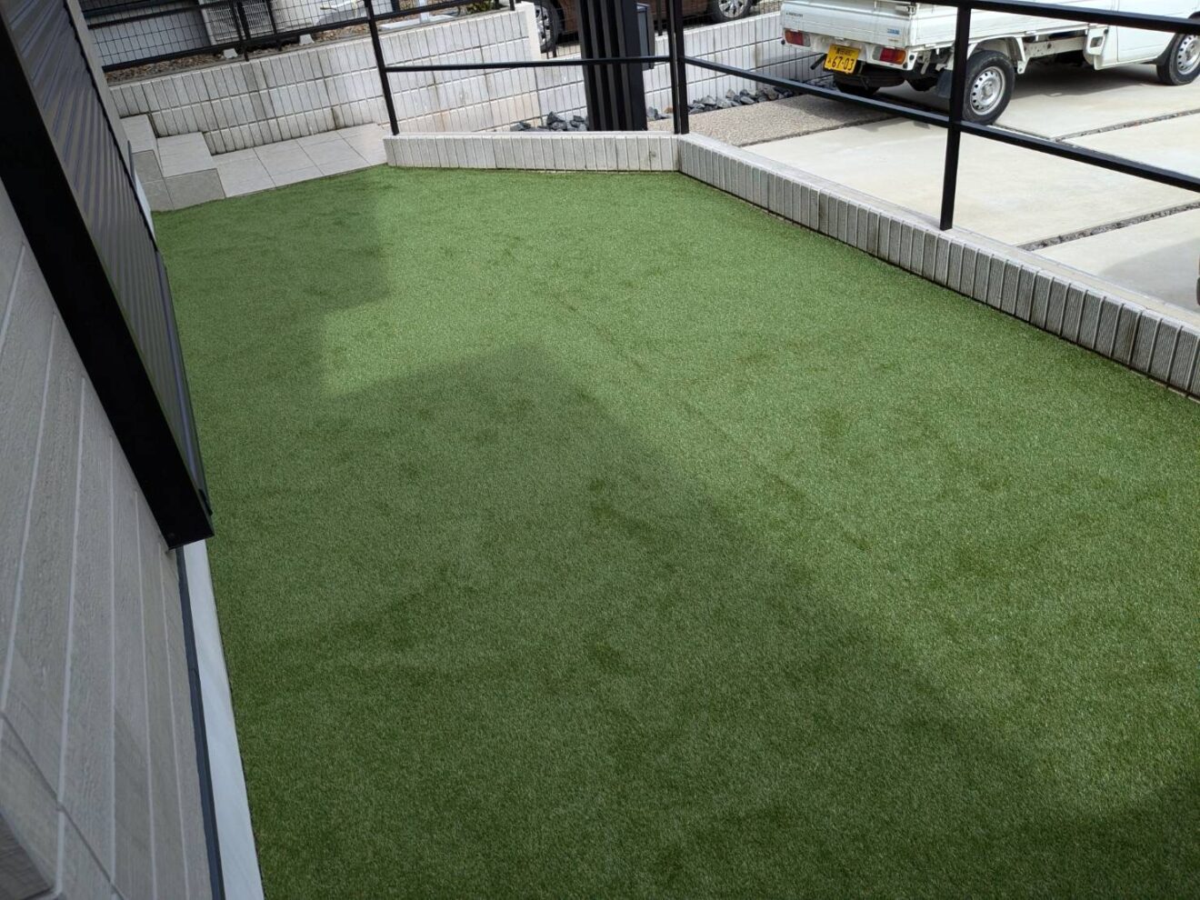 写真：人工芝施工後の庭 - 福田造園の施工事例（愛知県豊田市）