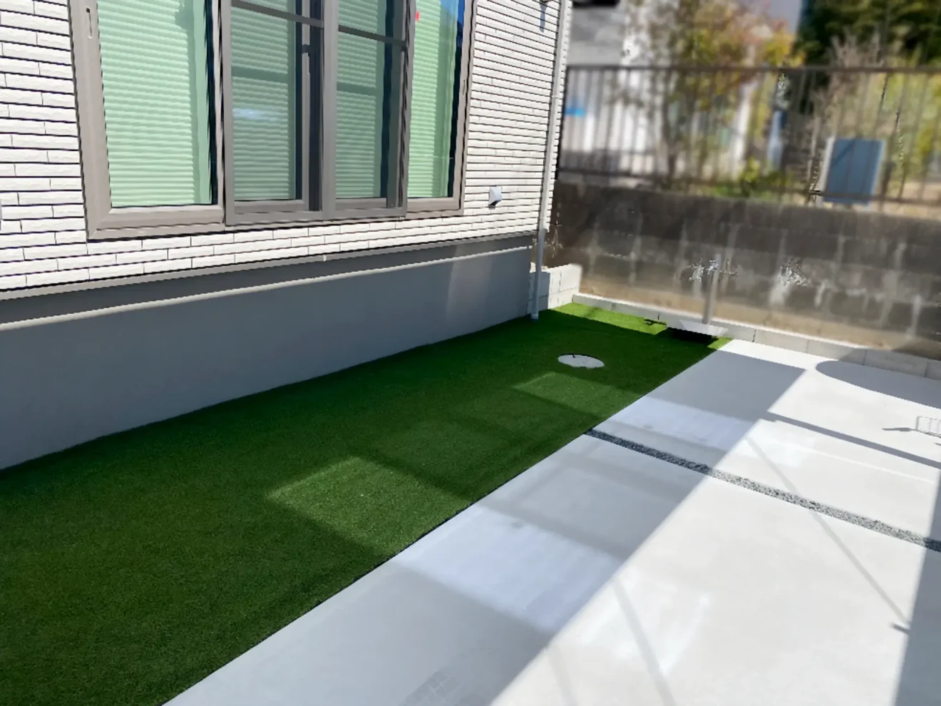 写真：人工芝が敷かれた庭 - 福田造園の施工事例（愛知県岡崎市）