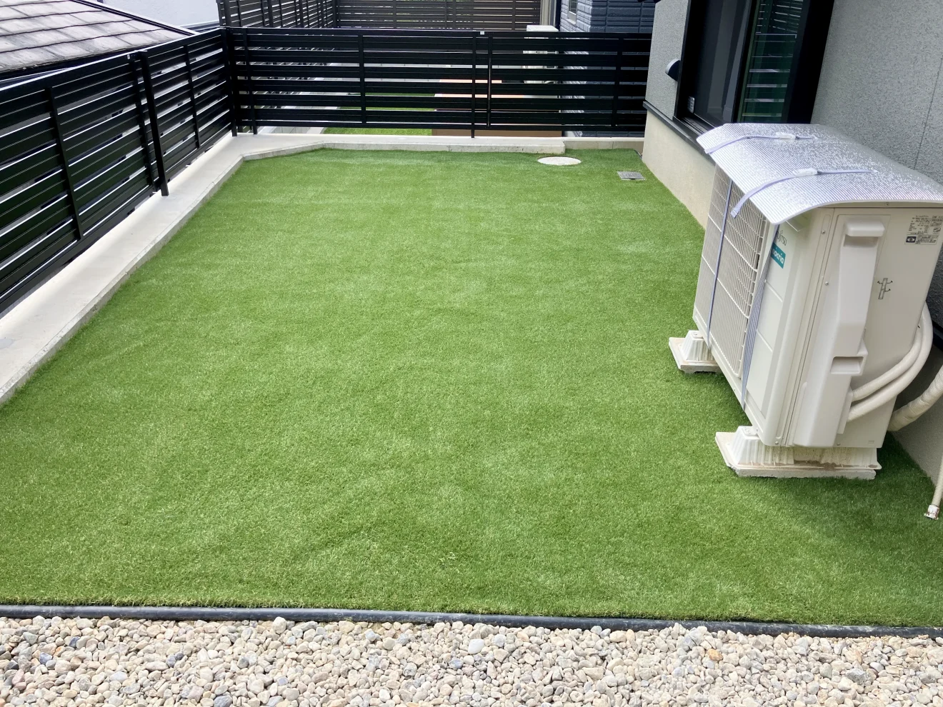 写真：人工芝が敷かれた庭 - 福田造園の施工事例（愛知県名古屋市）