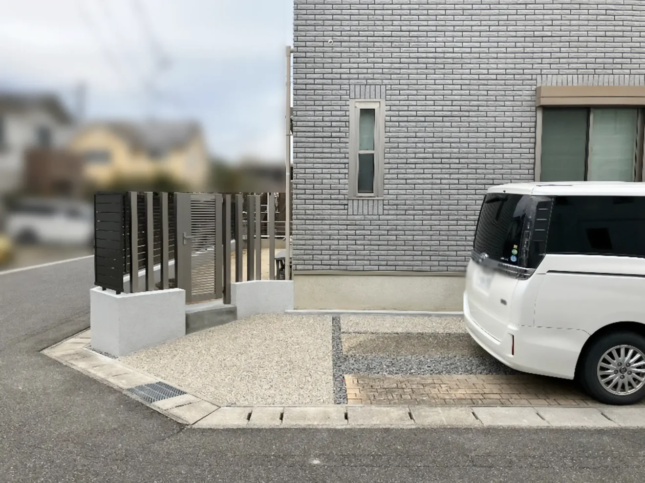 写真：フェンス施工後の住宅周り01- 福田造園の施工事例（愛知県豊田市）