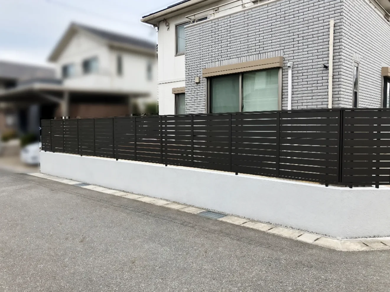 写真：フェンス施工後の住宅周り02 - 福田造園の施工事例（愛知県豊田市）