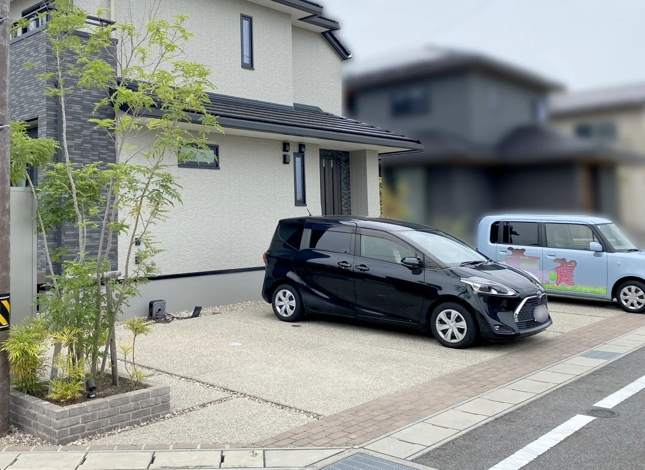 写真：カーポート施工前の駐車場 - 福田造園の施工事例（愛知県豊田市）