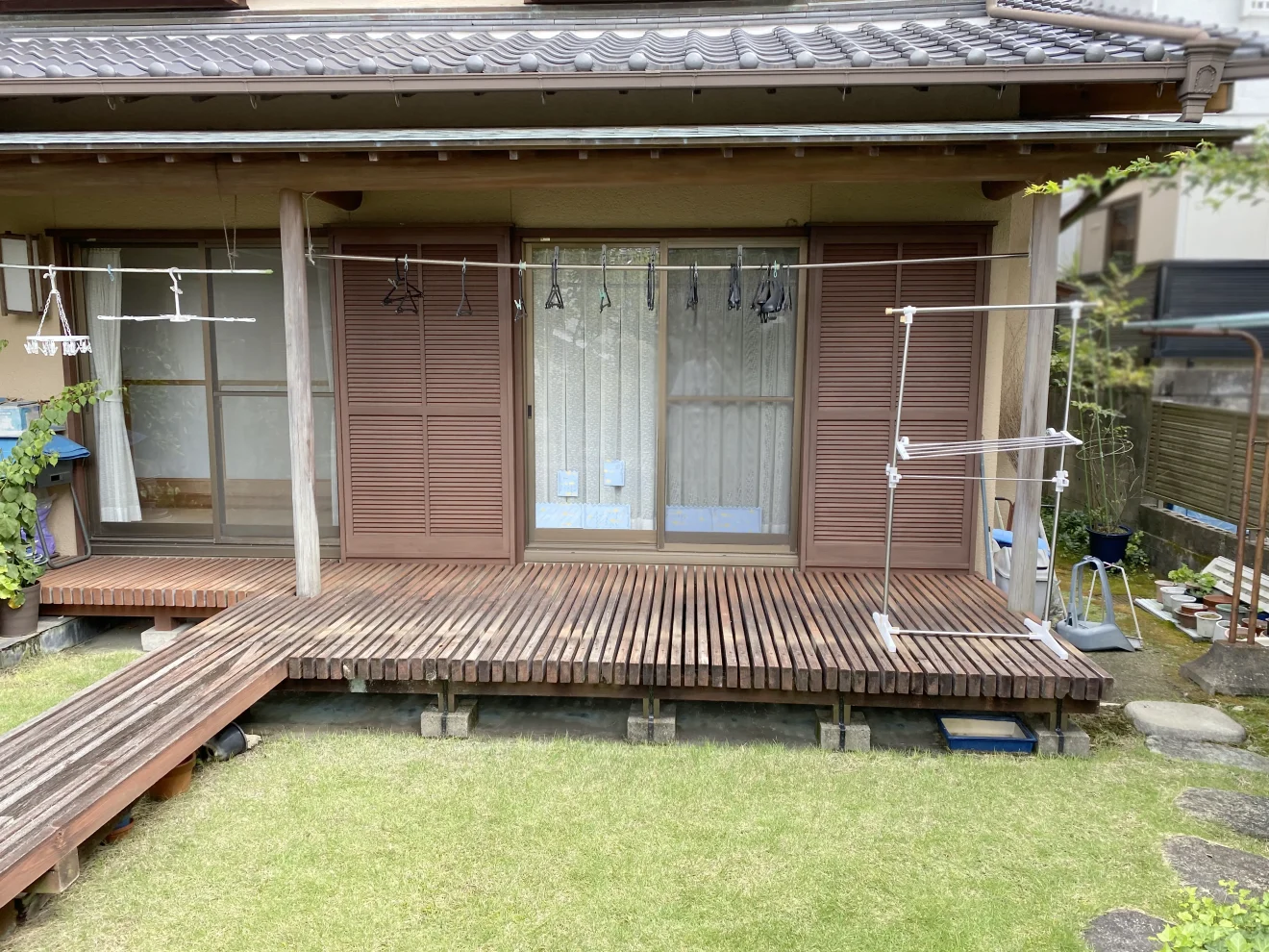 写真：リフォーム前のウッドデッキ - 福田造園の施工事例（愛知県岡崎市）