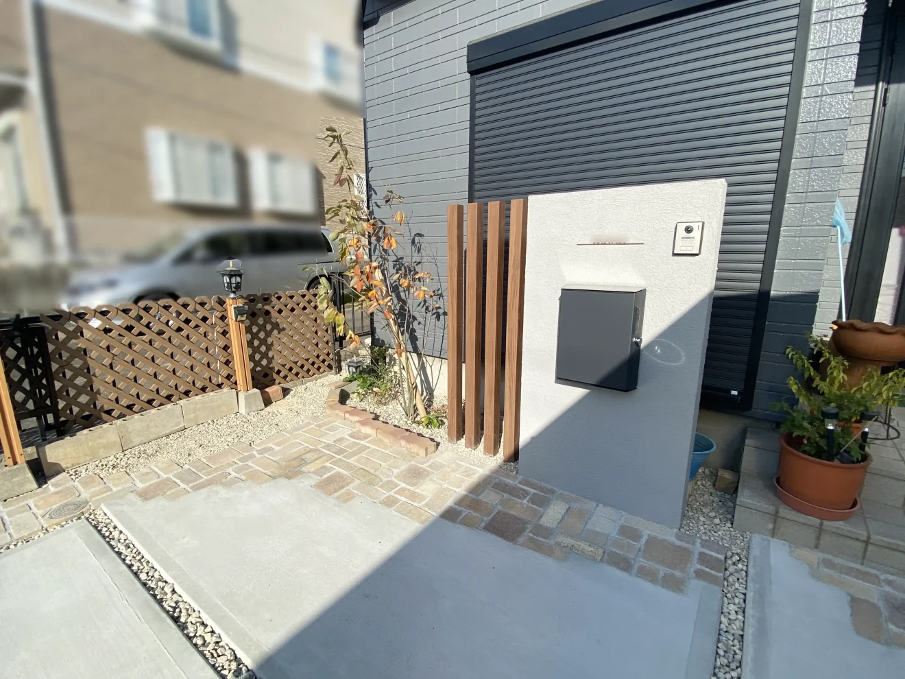 写真：駐車場拡張後の門塀周り - 福田造園の施工事例（愛知県大府市）