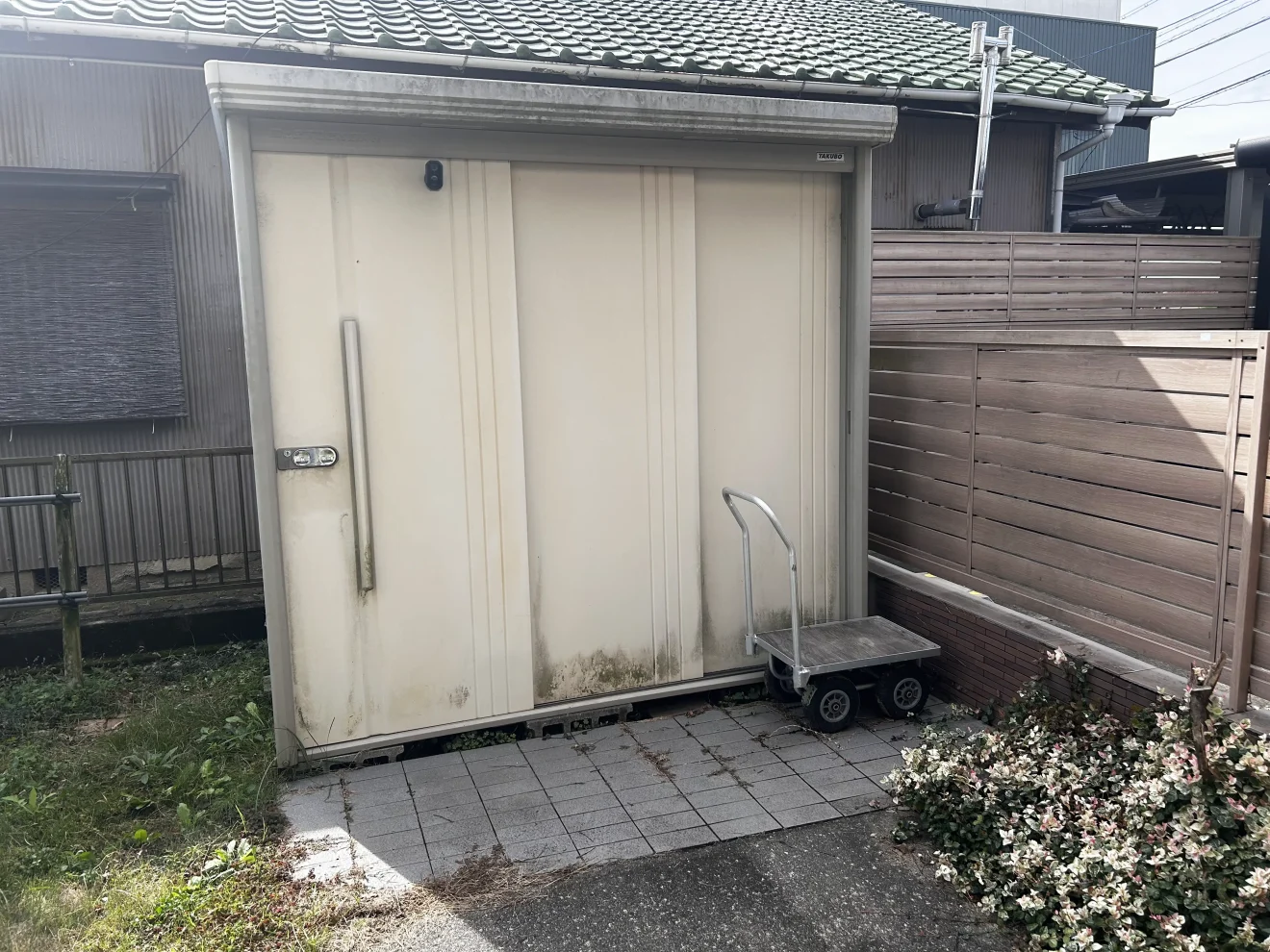写真：リフォーム前の物置小屋