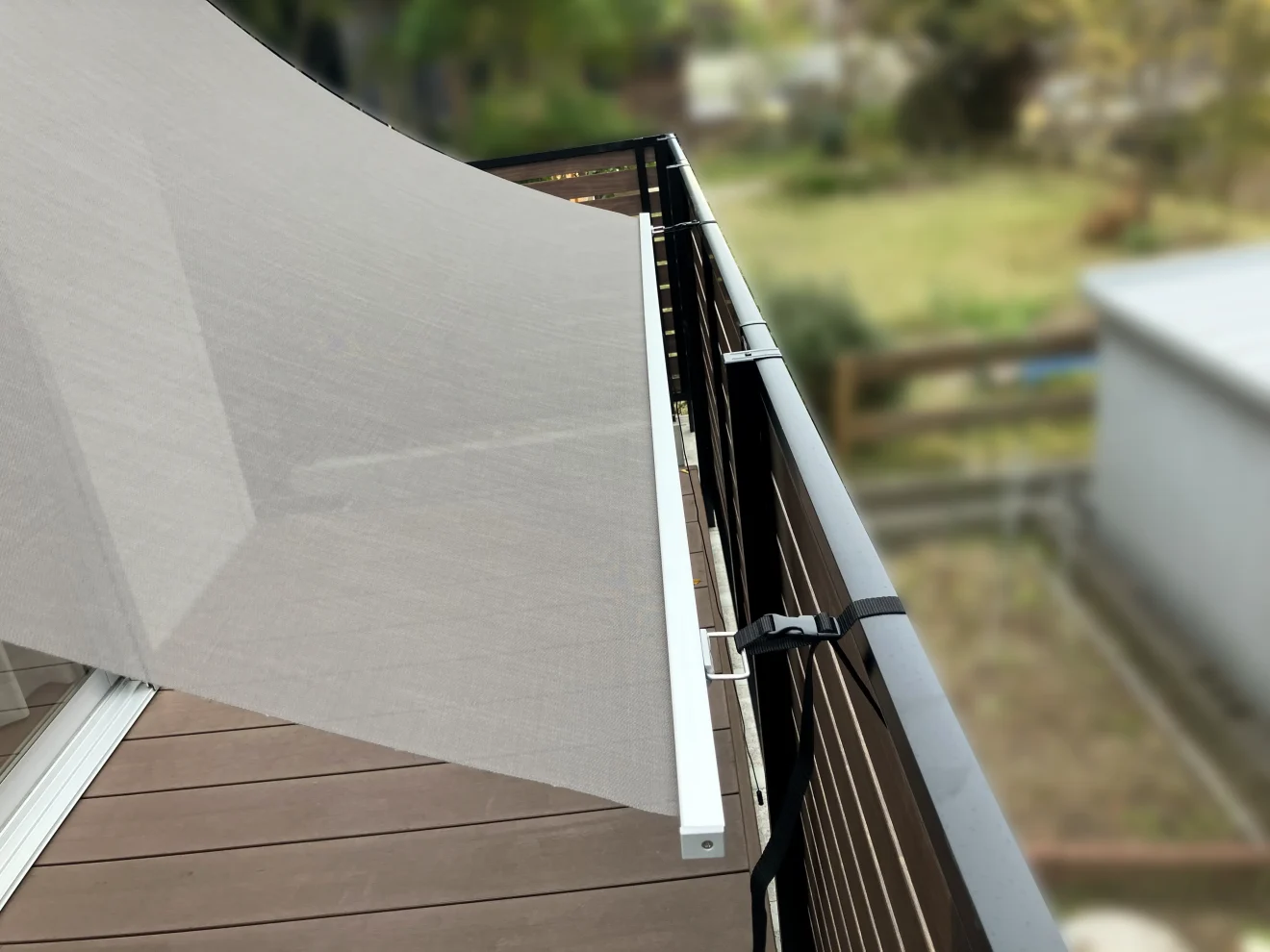 写真：リフォーム後のフェンスとシェード - 福田造園の施工事例（愛知県日進市）