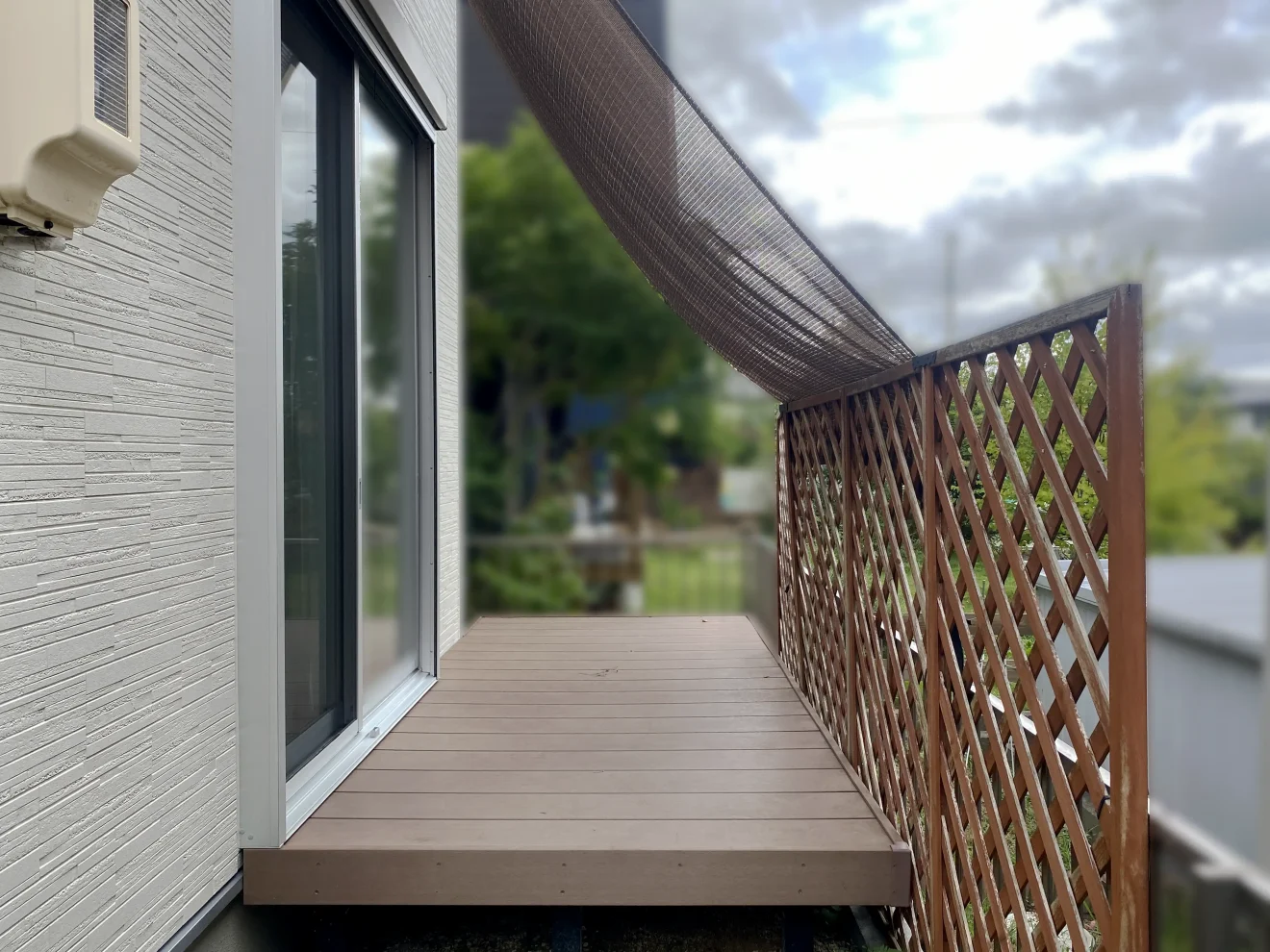 写真：リフォーム前のフェンスとシェード - 福田造園の施工事例（愛知県日進市）